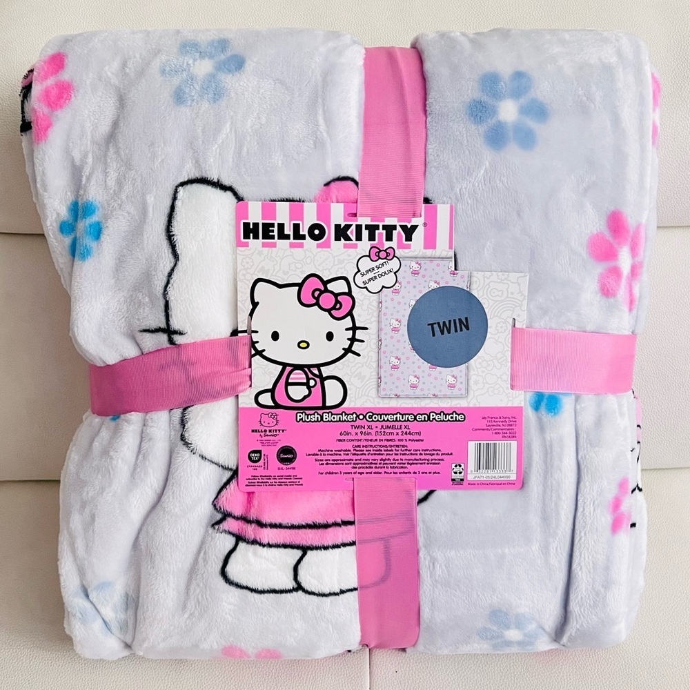 Hello Kitty Twin XL Blanket